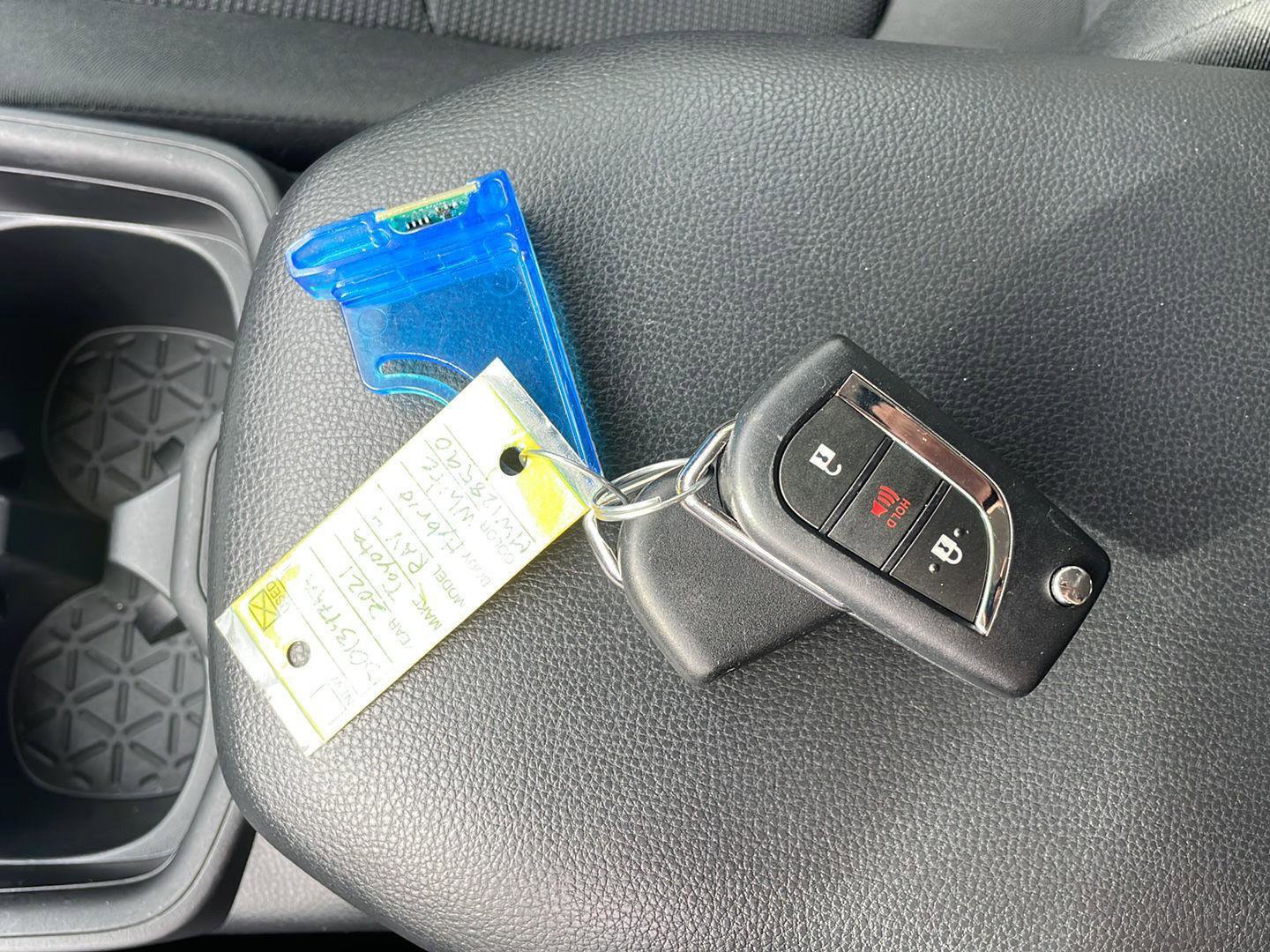 Used 2021 Toyota RAV4 LE image 25