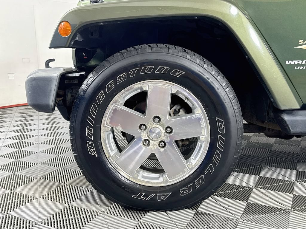 Used 2008 Jeep Wrangler Unlimited Sahara w/ Dual Top Group AWD/4WD image 26