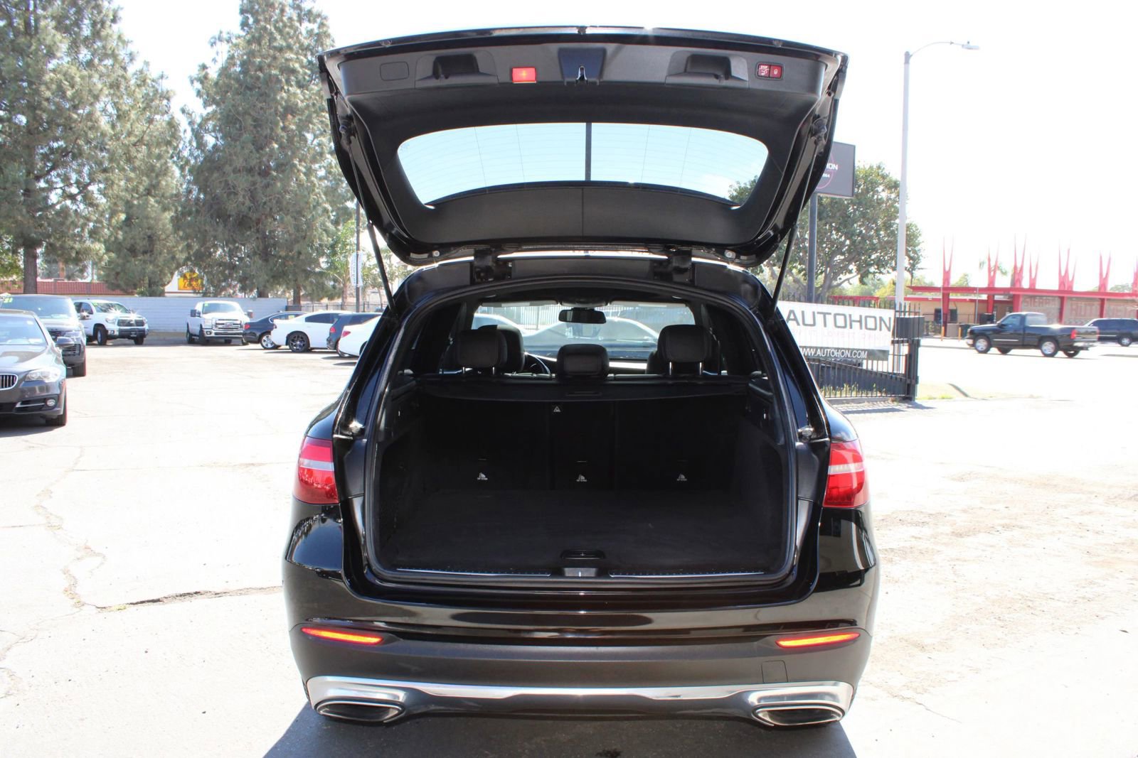 Used 2019 Mercedes-Benz GLC 300 4MATIC w/ Premium Package image 35