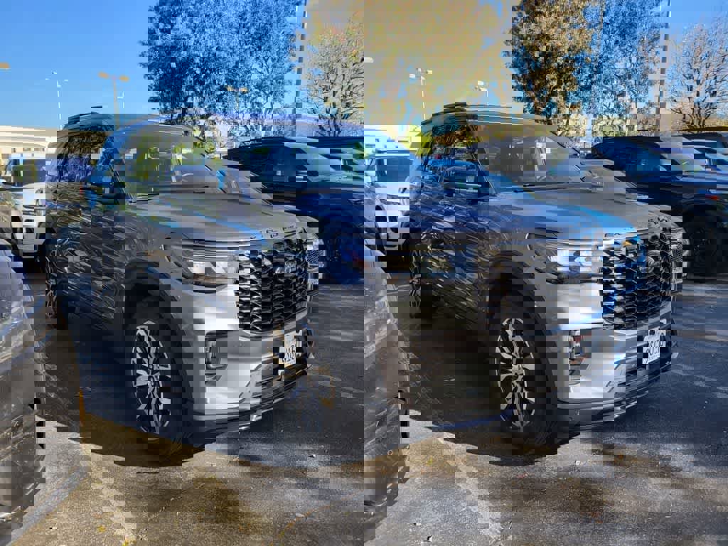 Used 2025 Ford Explorer ST-Line image 11