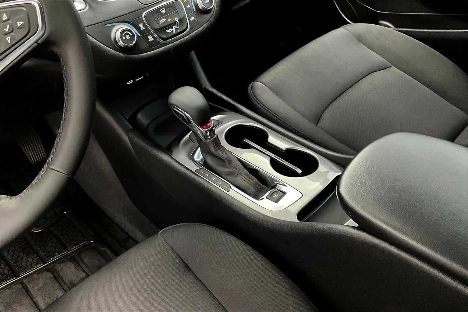 Used 2025 Chevrolet Malibu RS FWD image 17