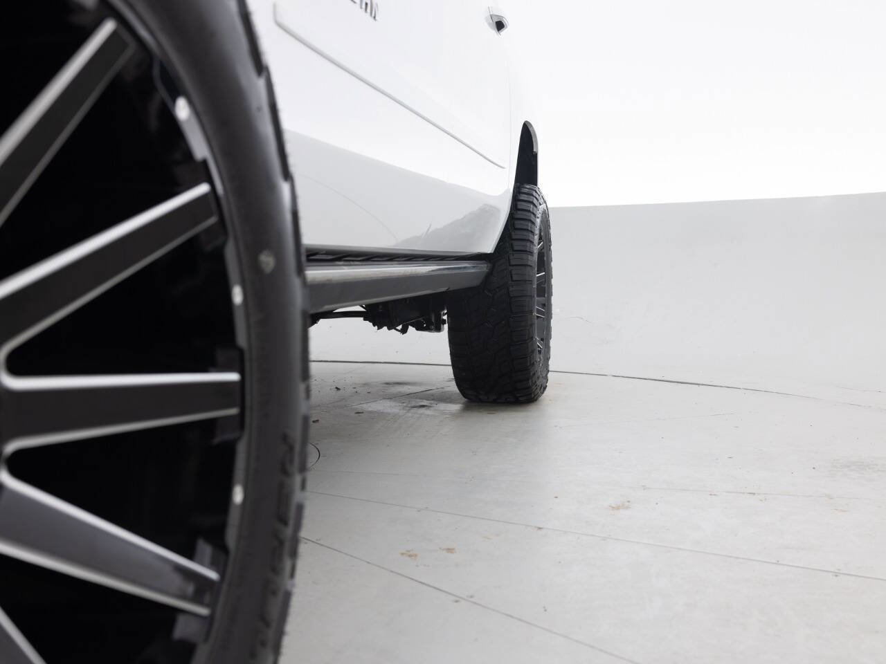 Used 2015 Chevrolet Suburban LTZ image 22