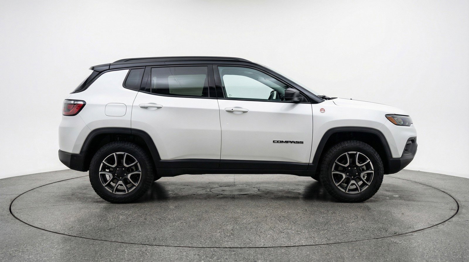 Used 2025 Jeep Compass Trailhawk AWD/4WD image 11