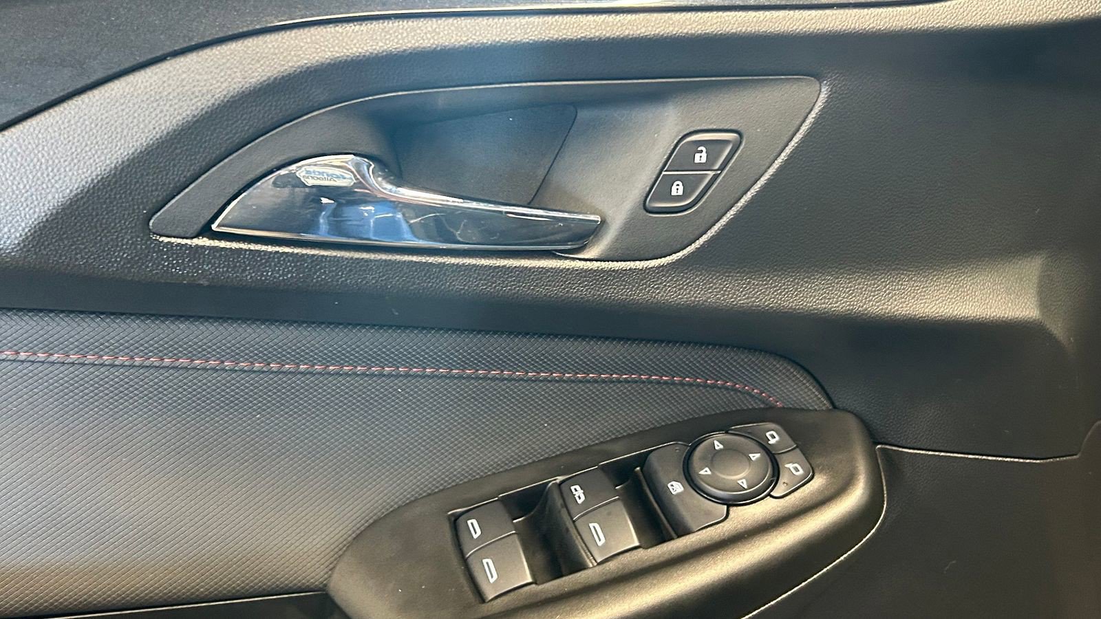 Used 2023 Chevrolet TrailBlazer RS w/ Sun and Liftgate Package image 8