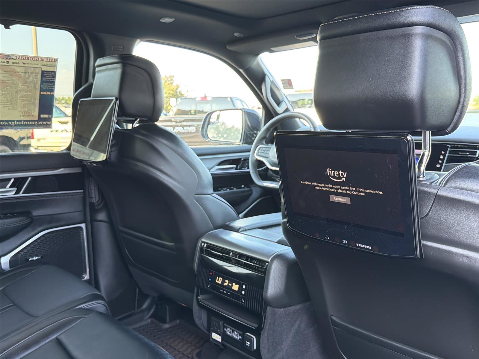 Used 2024 Jeep Wagoneer Series II w/ Convenience Group I AWD/4WD image 16