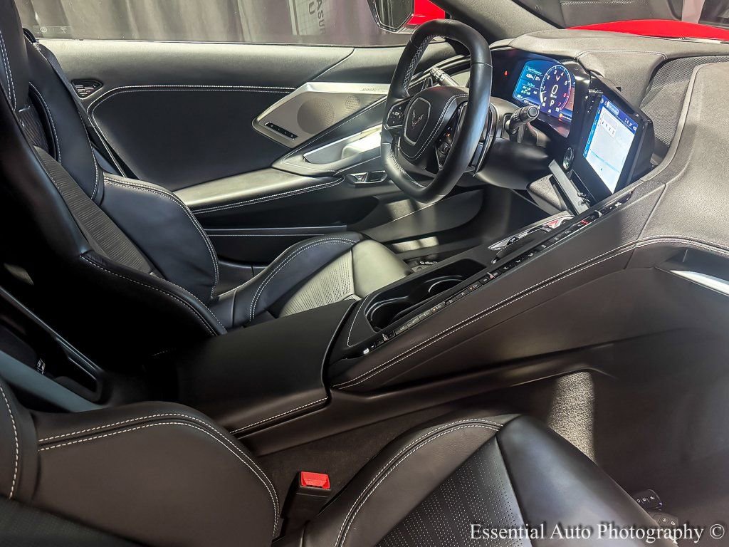 Used 2025 Chevrolet Corvette Stingray Preferred Cpe w/ 2LT image 30