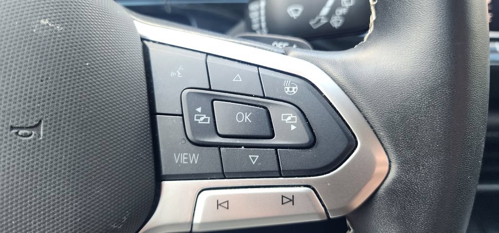 Used 2025 Volkswagen Atlas SE AWD/4WD image 32