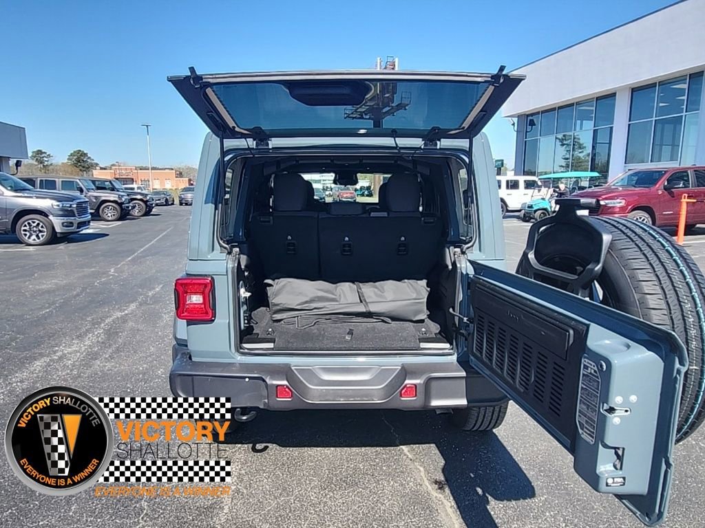 Used 2025 Jeep Wrangler Sahara 4xe image 25