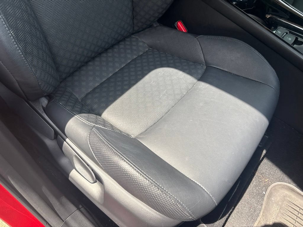 Used 2020 Toyota C-HR Limited FWD image 26