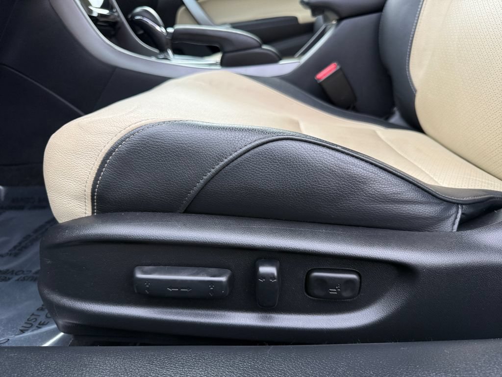 Used 2016 Honda Accord Touring image 10