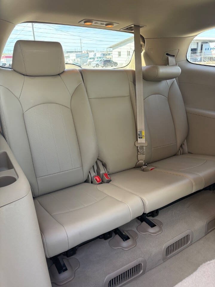 Used 2008 Buick Enclave CXL w/ Entertainment Package #1 FWD image 9