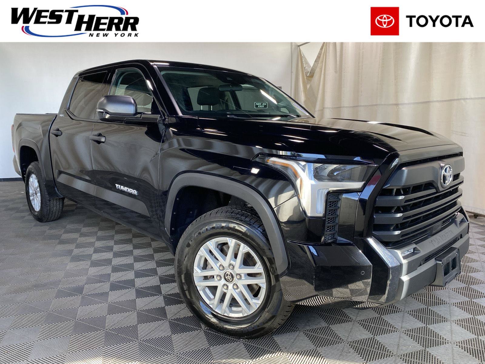 Used 2023 Toyota Tundra SR5 w/ SR5 Convenience Package AWD/4WD image 1