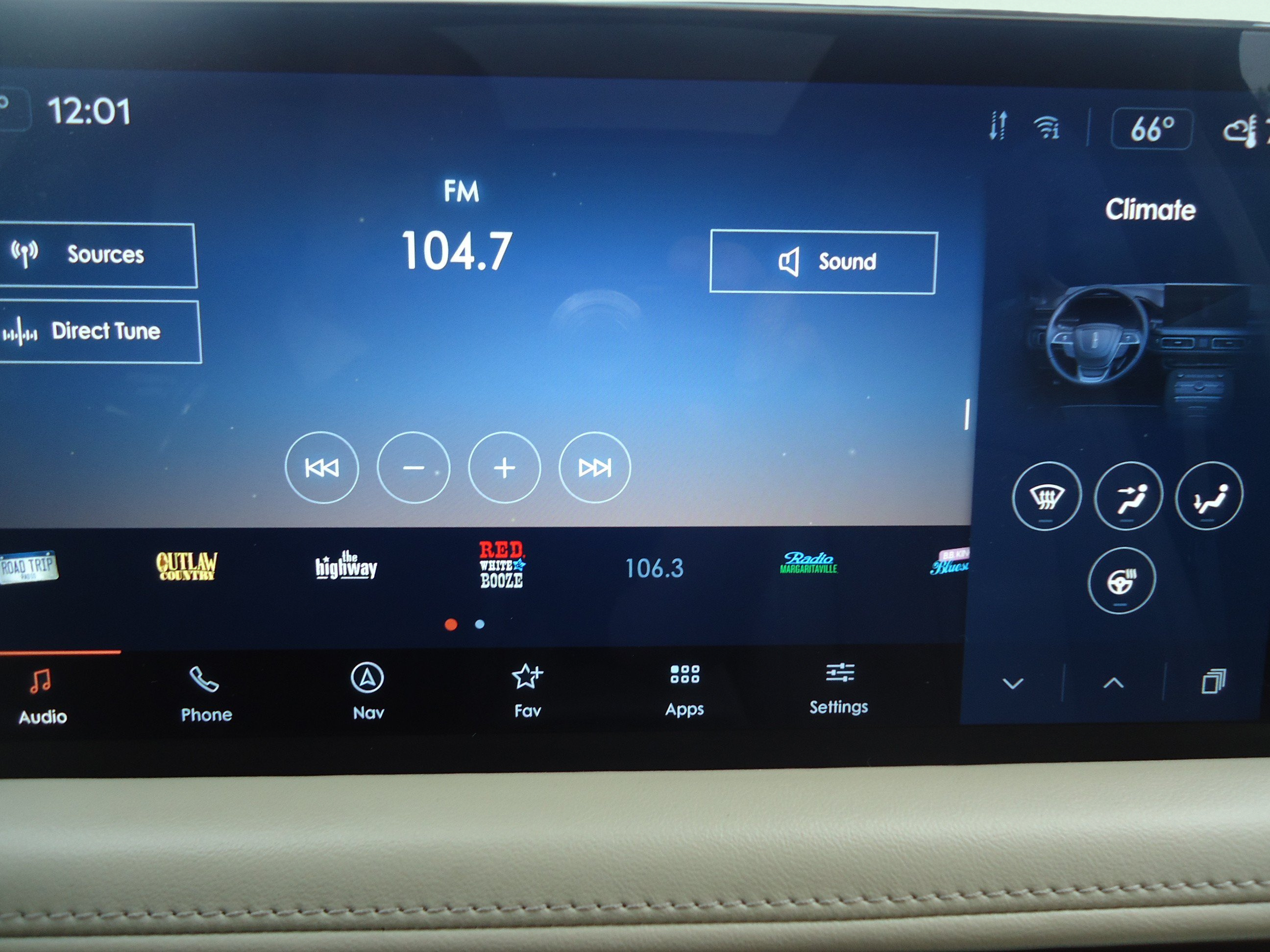 Used 2023 Lincoln Nautilus Reserve w/ Equipment Group 201A AWD/4WD image 17