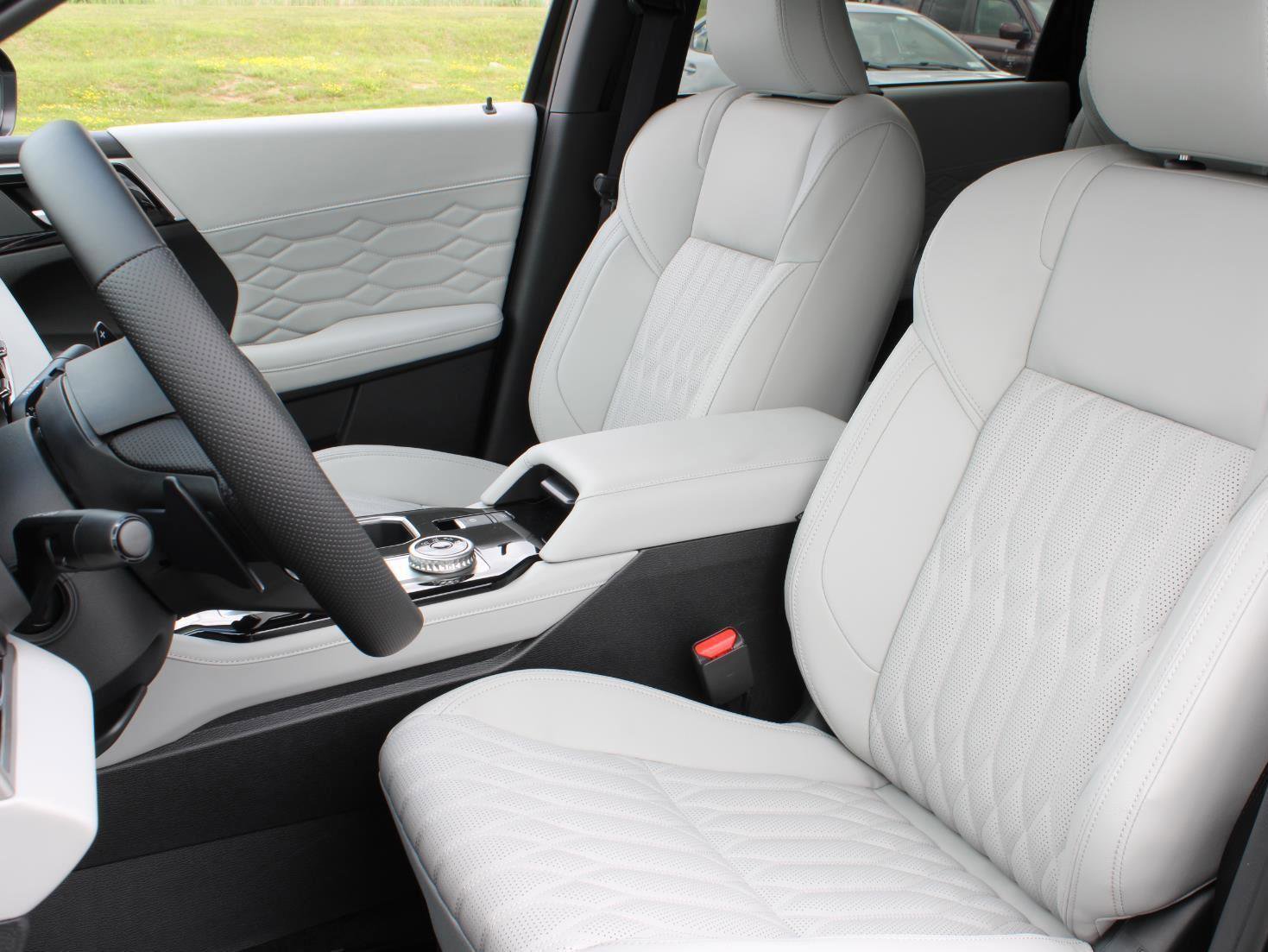 New 2025 Mitsubishi Outlander Platinum Edition image 19