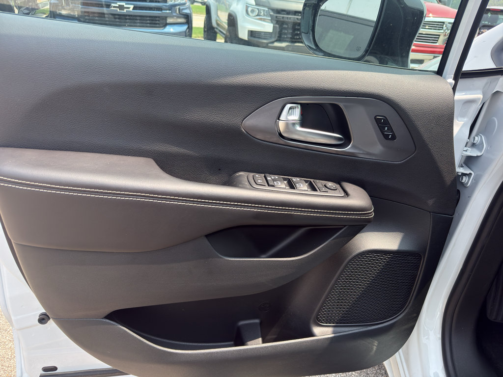 New 2026 Chrysler Pacifica Select w/ S Appearance Package FWD image 13