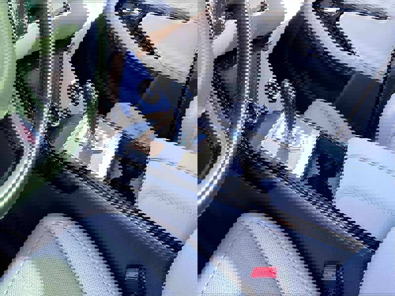 Used 2020 Land Rover Range Rover Evoque SE image 18