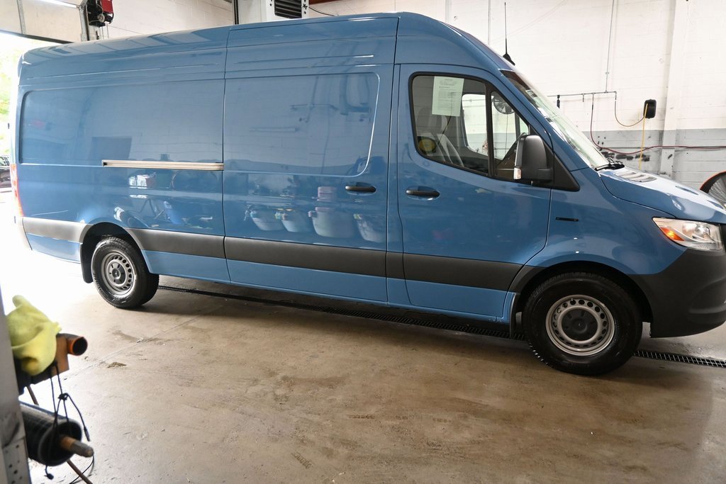 Used 2024 Mercedes-Benz eSprinter 170 Cargo image 7