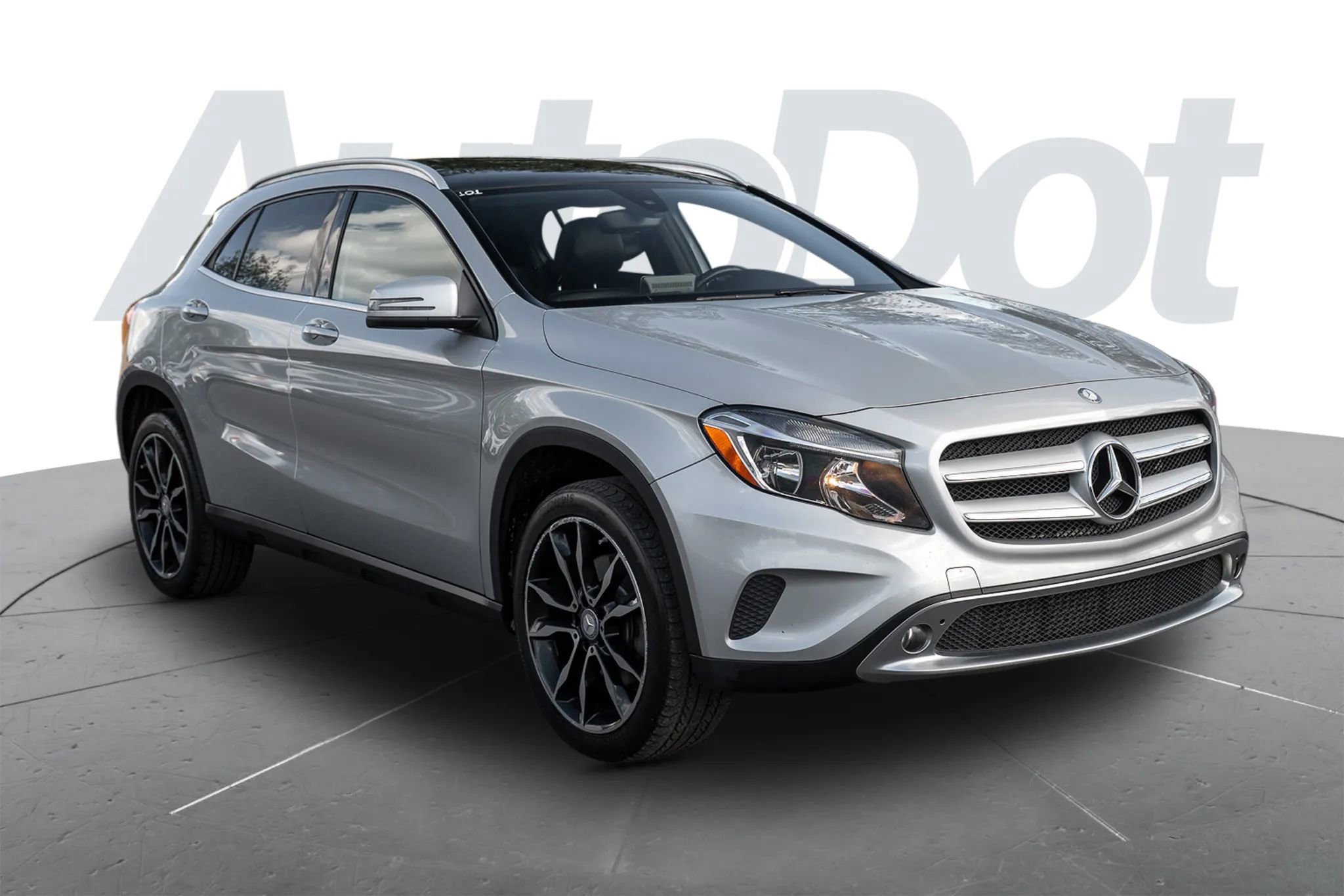 Used 2017 Mercedes-Benz GLA 250 4MATIC w/ Premium Package image 4