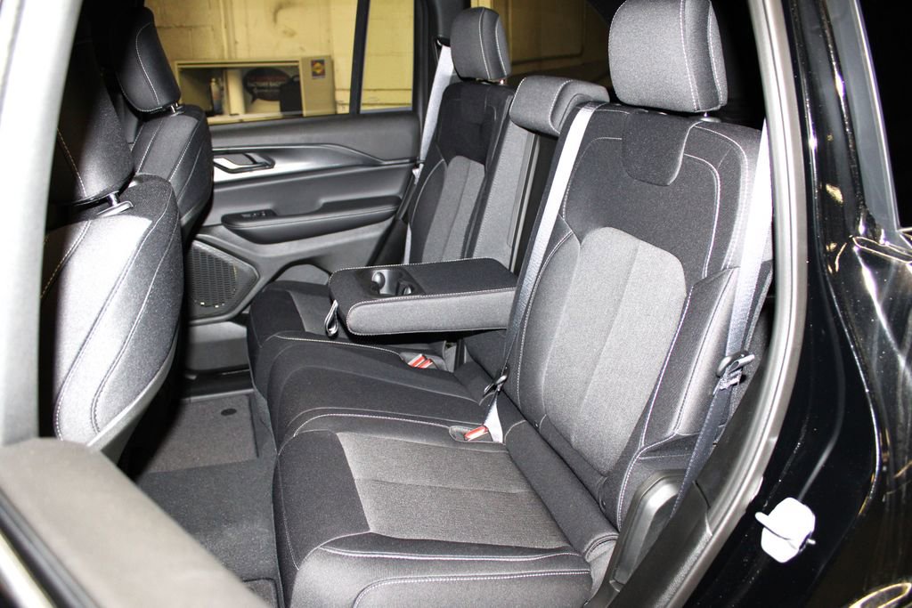 New 2025 Jeep Grand Cherokee Laredo w/ Luxury Tech Group I image 26