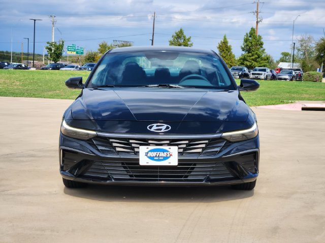 Used 2024 Hyundai Elantra SEL FWD image 2
