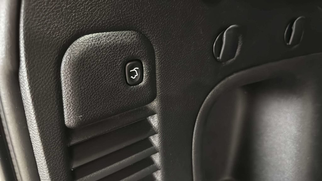 Used 2021 Jeep Grand Cherokee Altitude AWD/4WD image 9