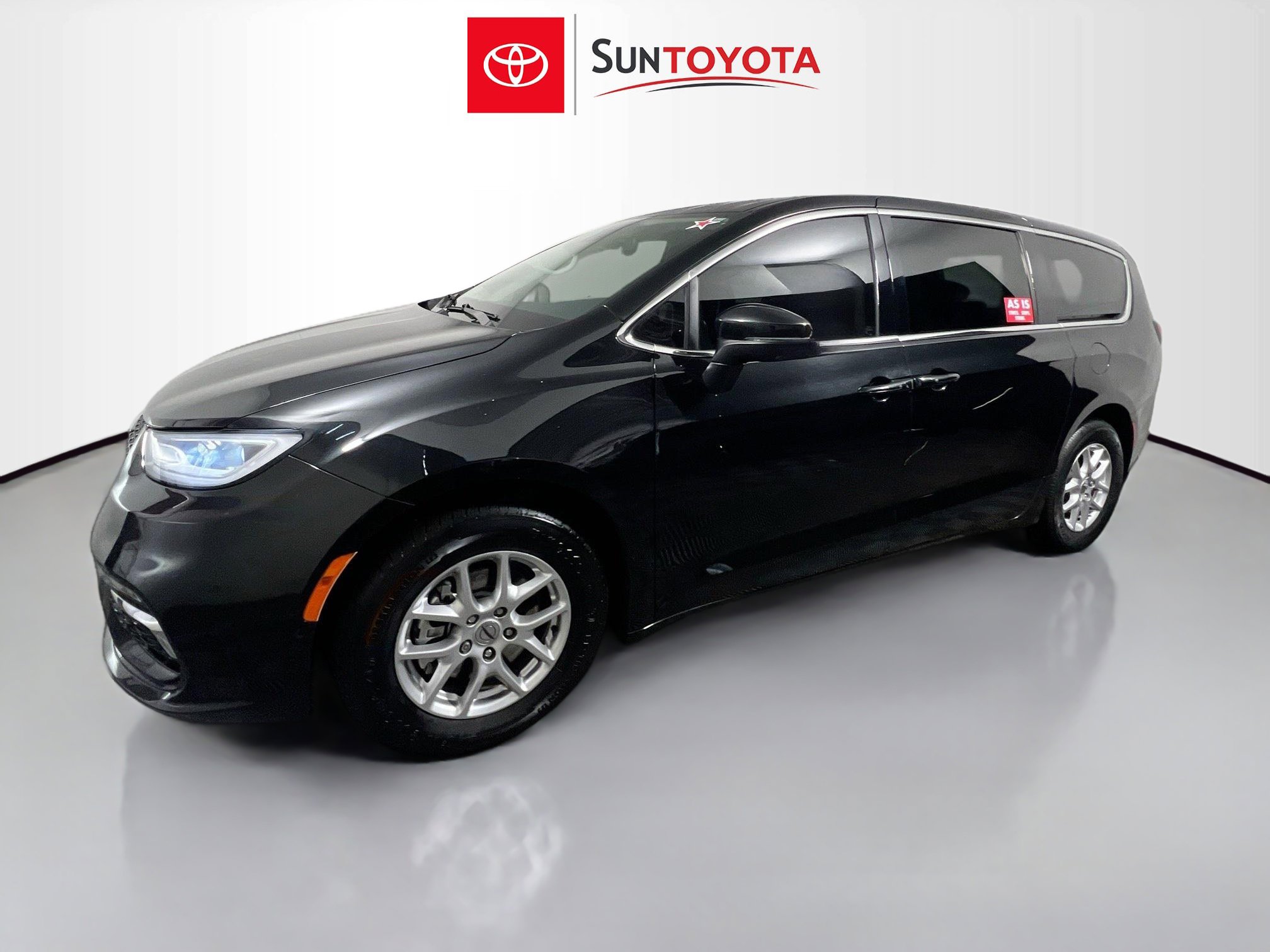 Used 2023 Chrysler Pacifica Touring-L FWD image 9