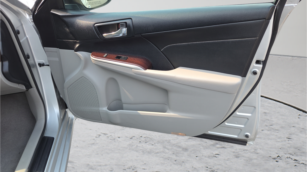 Used 2013 Toyota Camry XLE w/ Leather Pkg FWD image 51