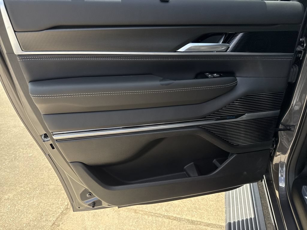 New 2026 Jeep Grand Wagoneer L Summit w/ Rear Seat Video Group I AWD/4WD image 22