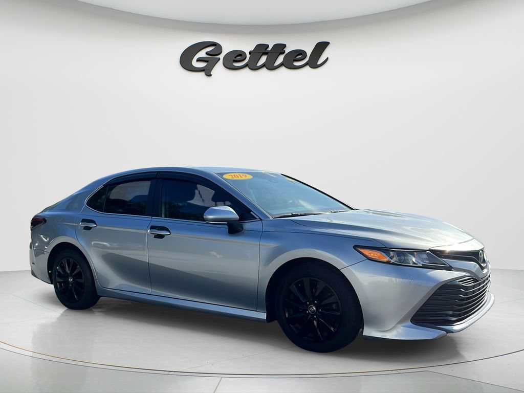 Used 2019 Toyota Camry LE w/ Convenience Package FWD image 3