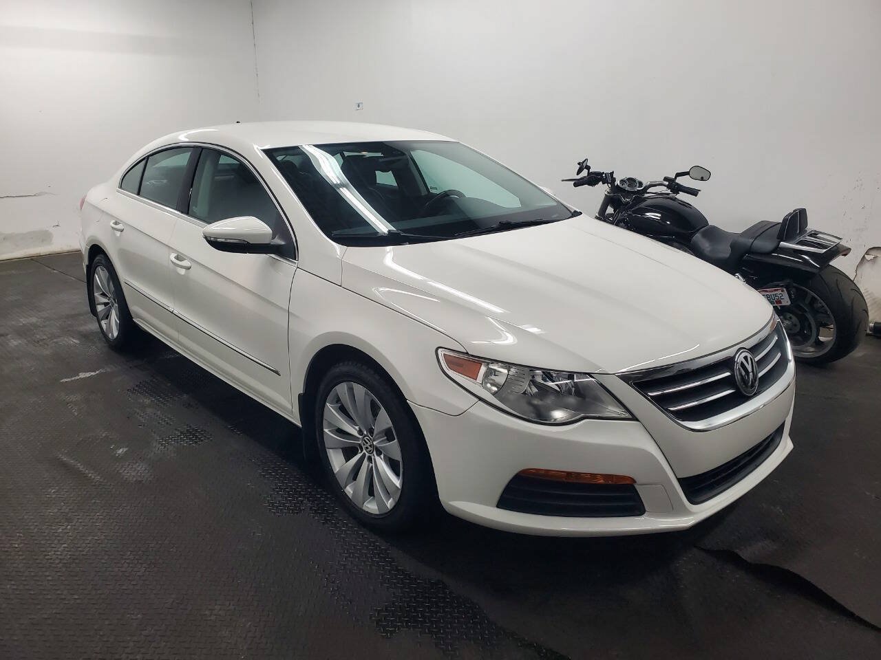 Used 2011 Volkswagen CC Sport FWD image 3