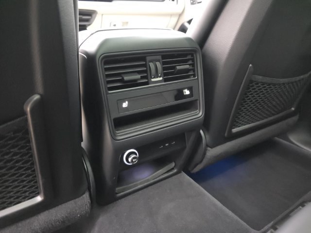 Used 2024 Porsche Cayenne AWD/4WD image 41