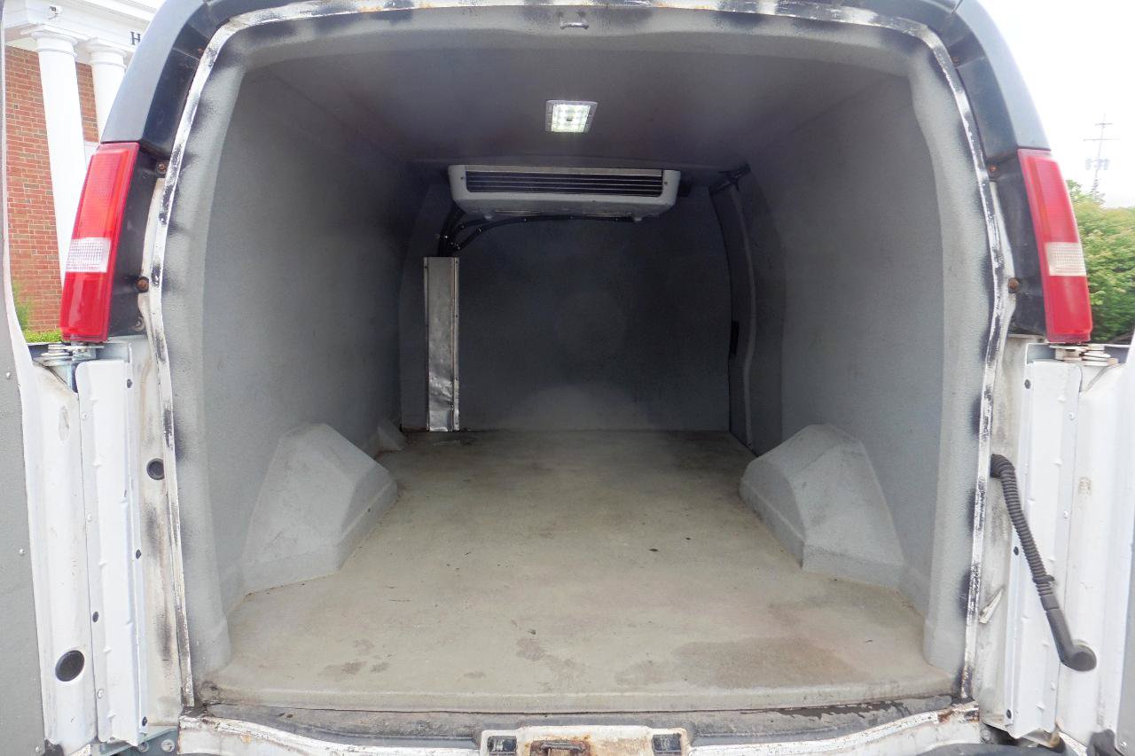 Used 2015 Chevrolet Express 2500 RWD image 3