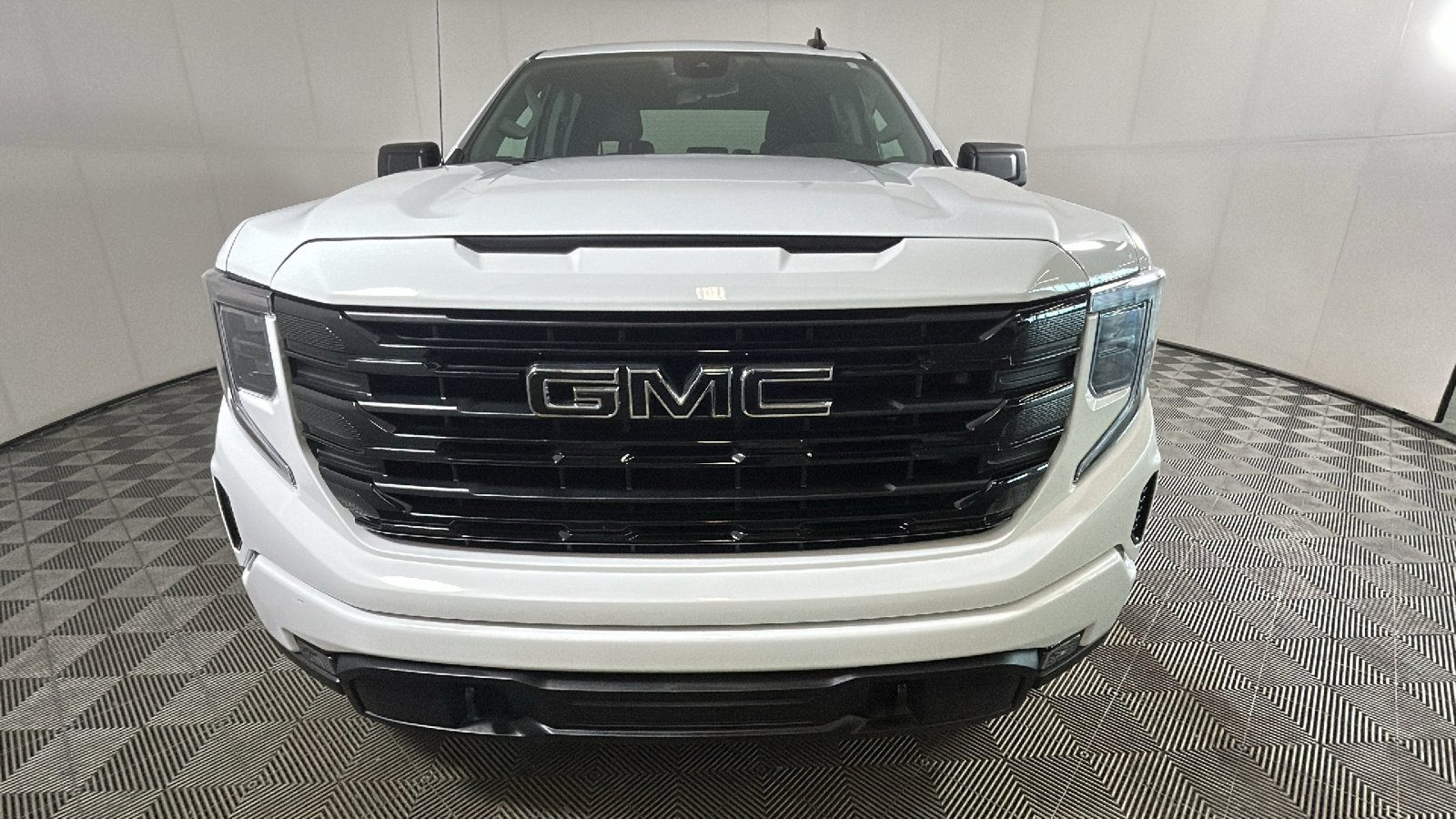 Used 2024 GMC Sierra 1500 Elevation w/ X31 Off-Road Package AWD/4WD image 9