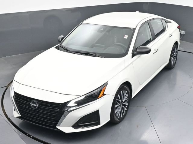 Used 2025 Nissan Altima 2.5 SV FWD image 39
