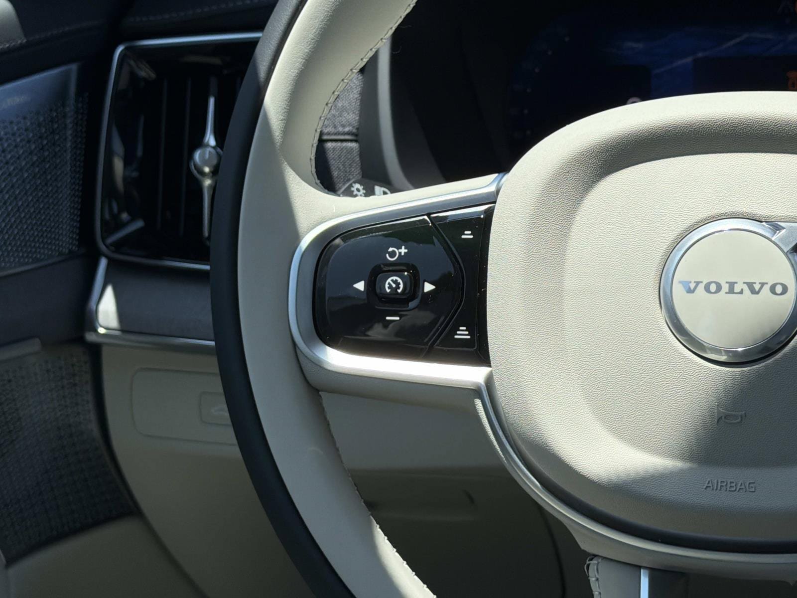 New 2026 Volvo XC90 T8 Ultra w/ Lounge Package AWD/4WD image 8