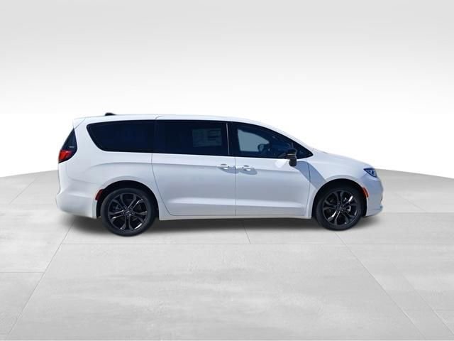 New 2026 Chrysler Pacifica Select FWD image 6