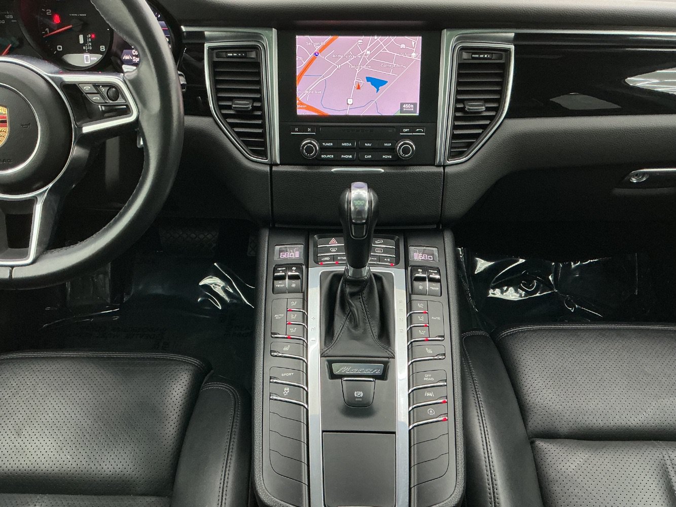 Used 2018 Porsche Macan AWD/4WD image 30