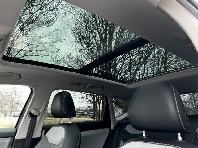 Used 2022 Volkswagen Taos SEL w/ Panoramic Sunroof Package image 39