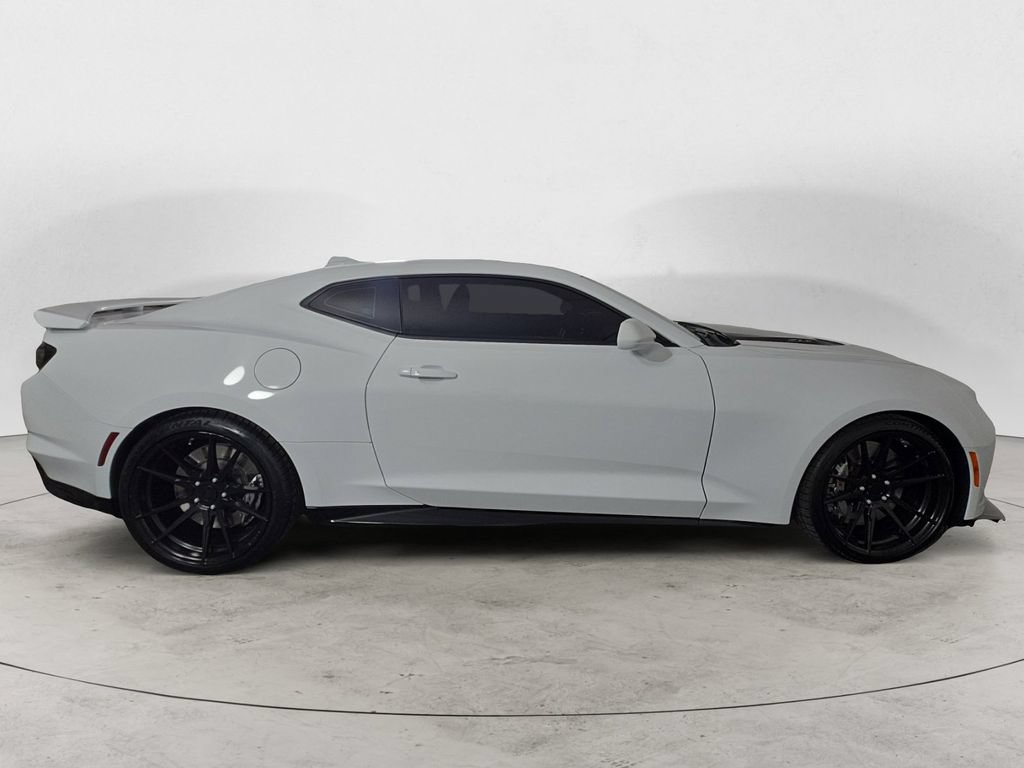 Used 2022 Chevrolet Camaro ZL1 RWD image 6