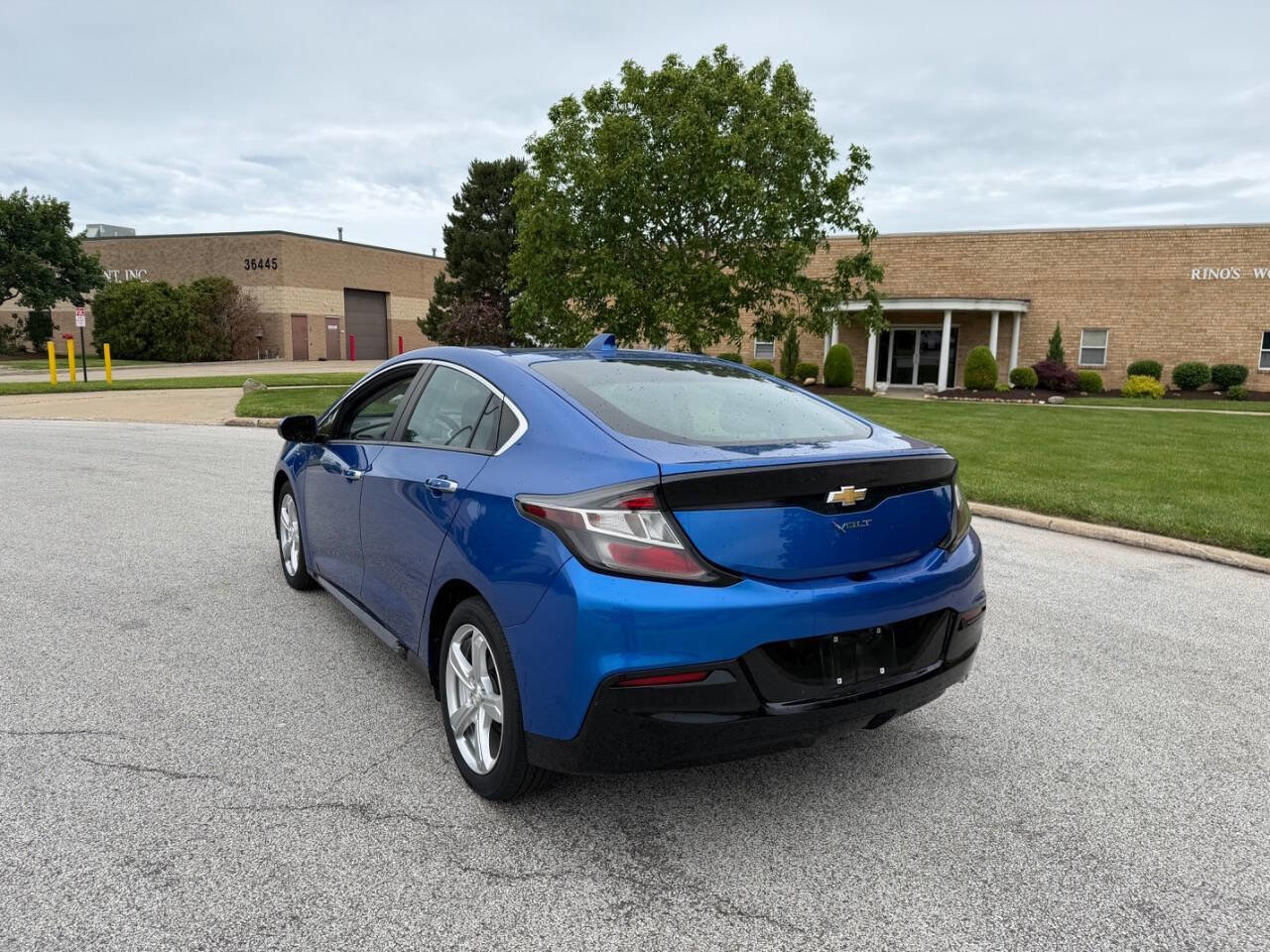 Used 2017 Chevrolet Volt LT w/ Comfort Package FWD image 3