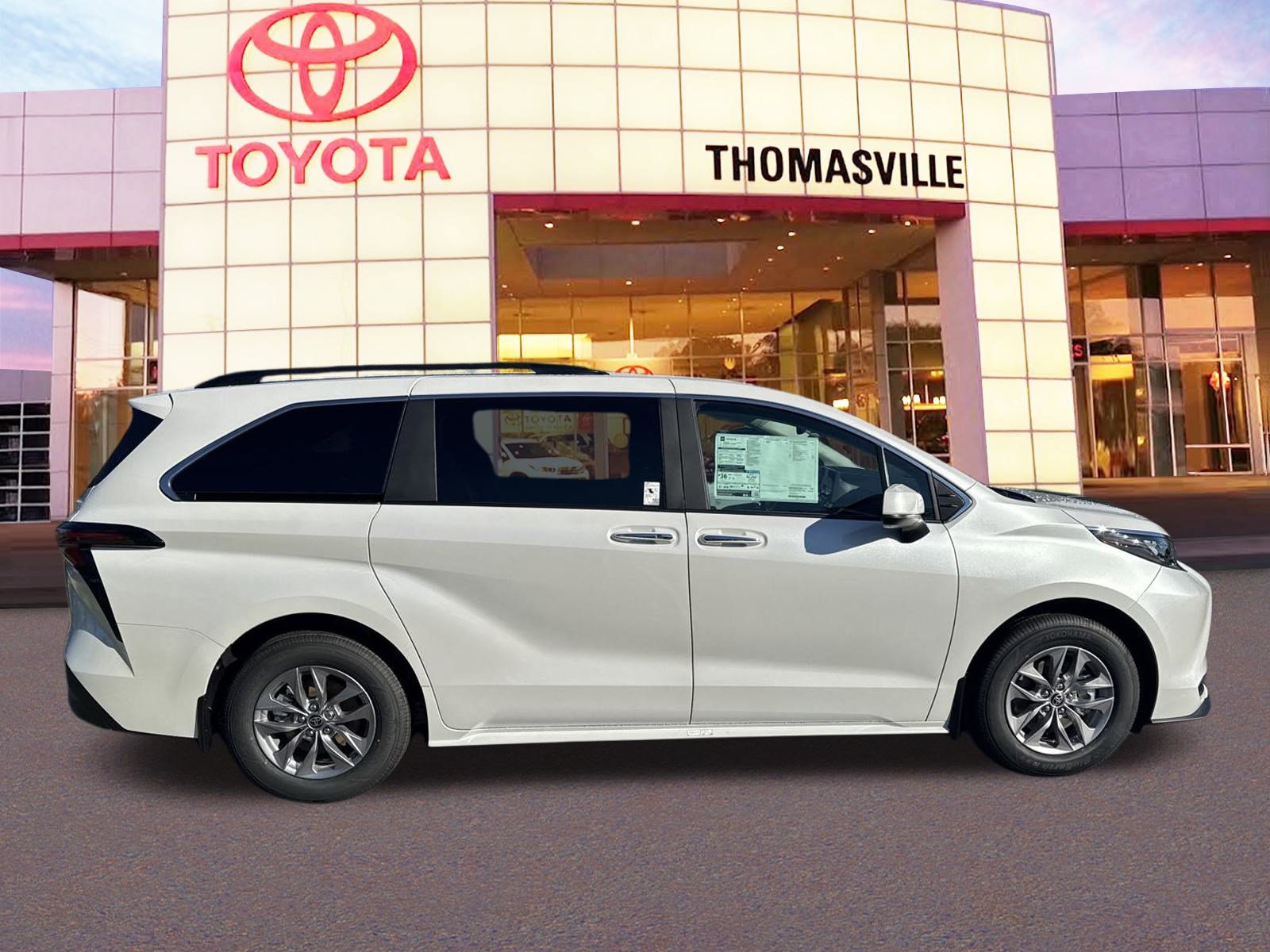 New 2025 Toyota Sienna XLE FWD image 4