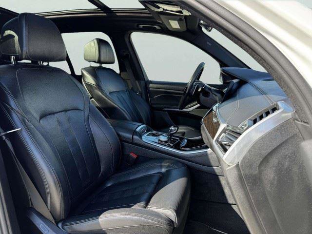 Used 2020 BMW X5 xDrive50i w/ Premium Package AWD/4WD image 53