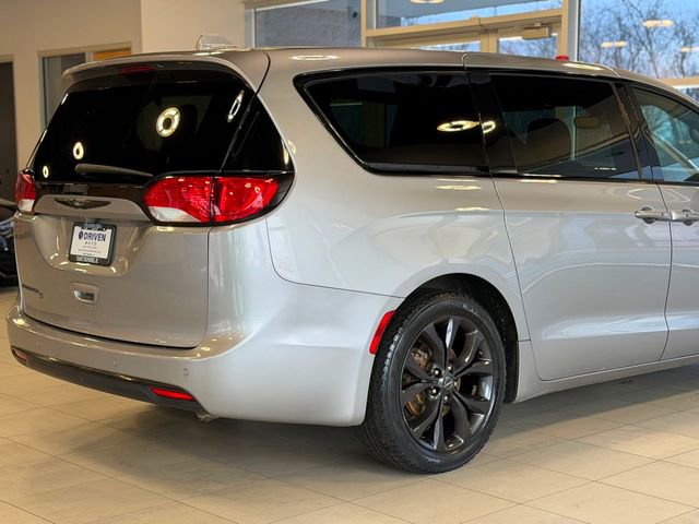 Used 2019 Chrysler Pacifica Touring Plus w/ S Appearance Package FWD image 11