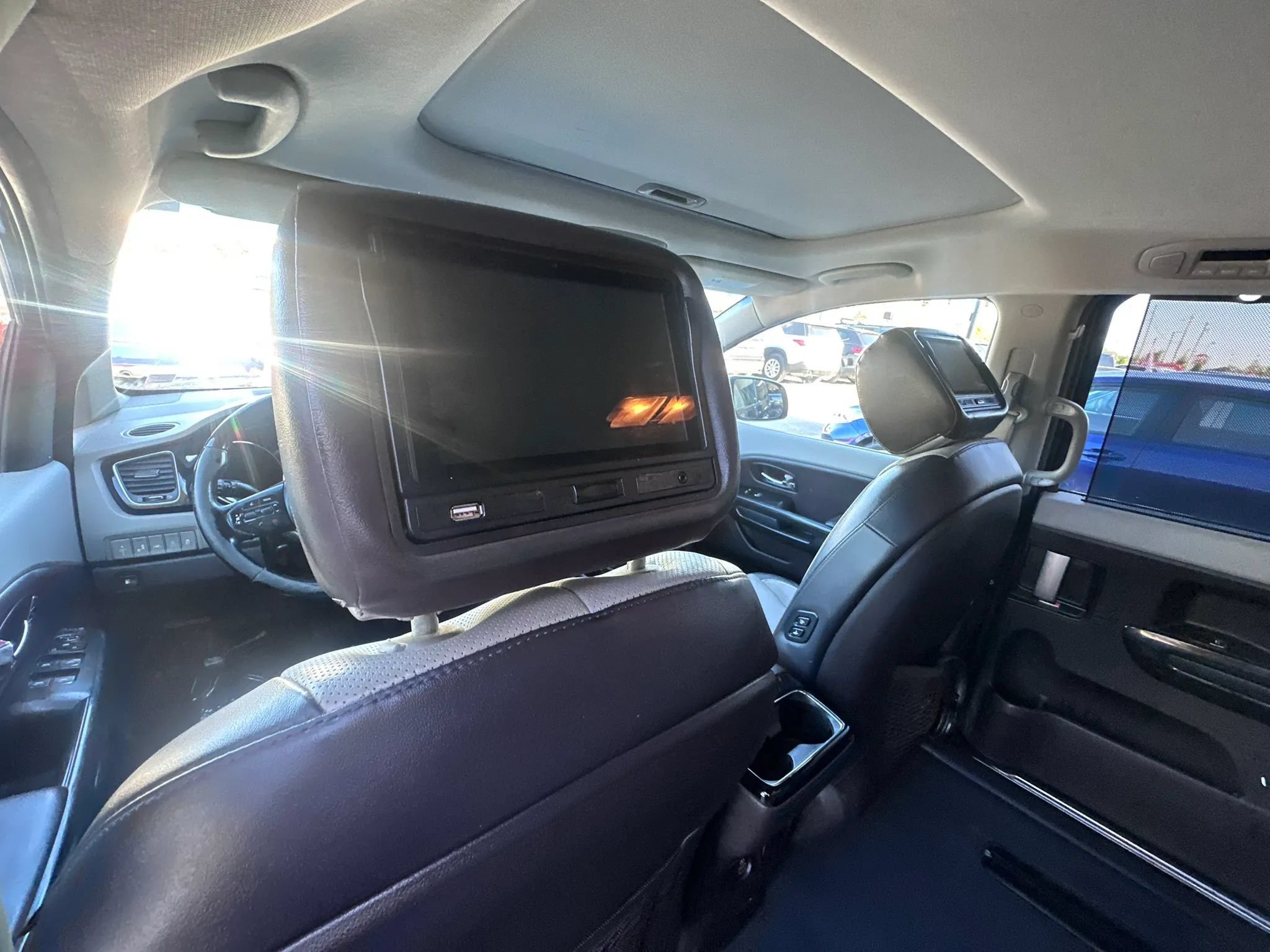 Used 2017 Kia Sedona SX Limited w/ SXL Prestige Package FWD image 25