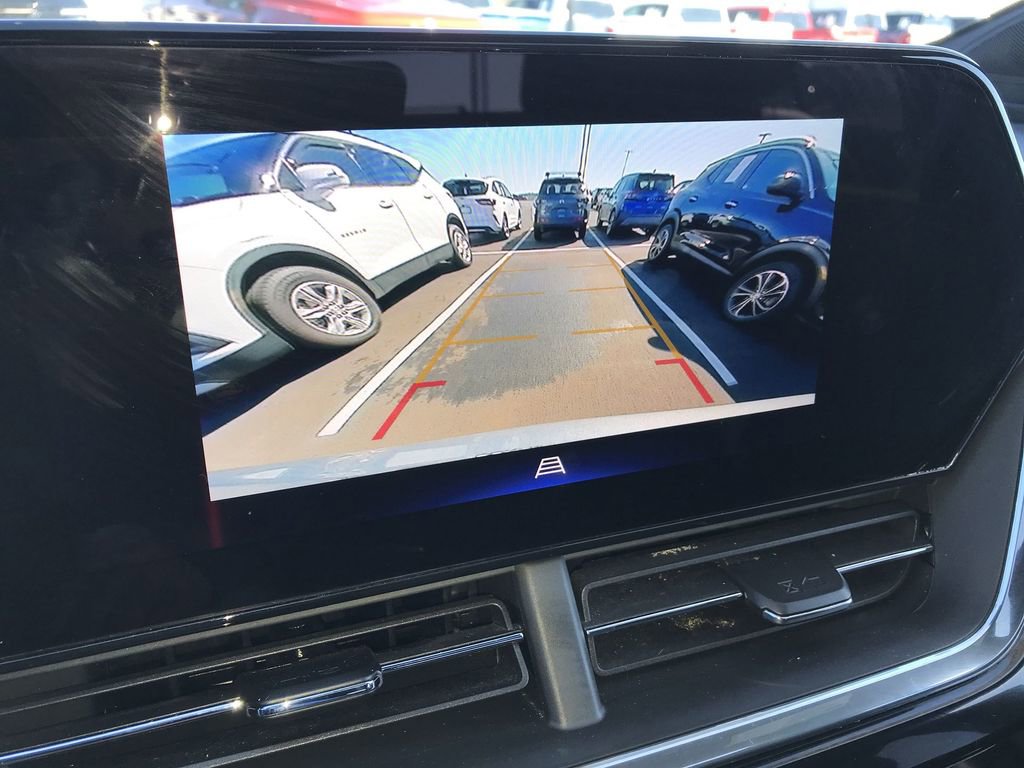 Used 2025 Chevrolet Trax RS w/ Sunroof Package image 17