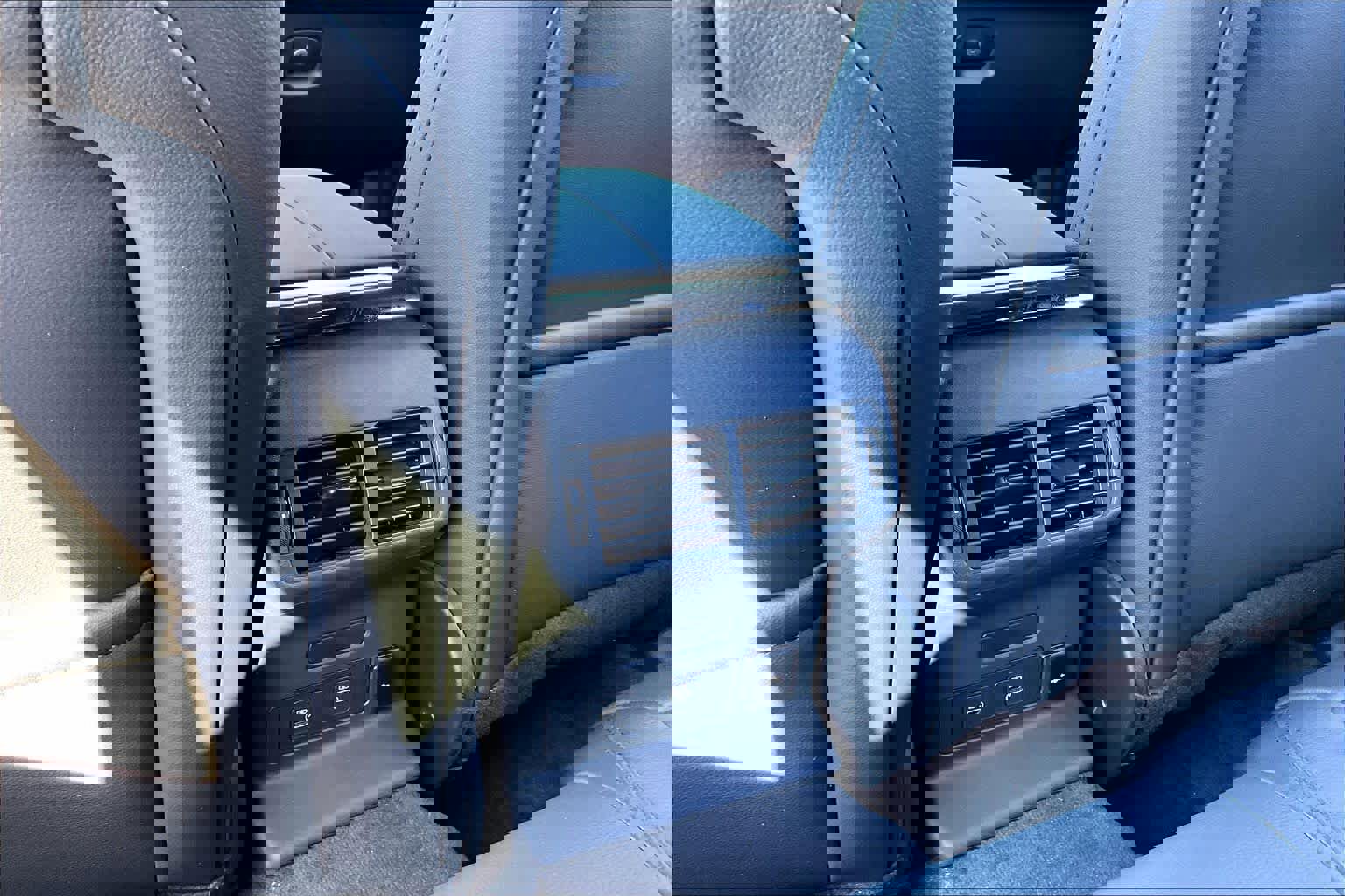 New 2026 Land Rover Range Rover Velar Dynamic SE image 16