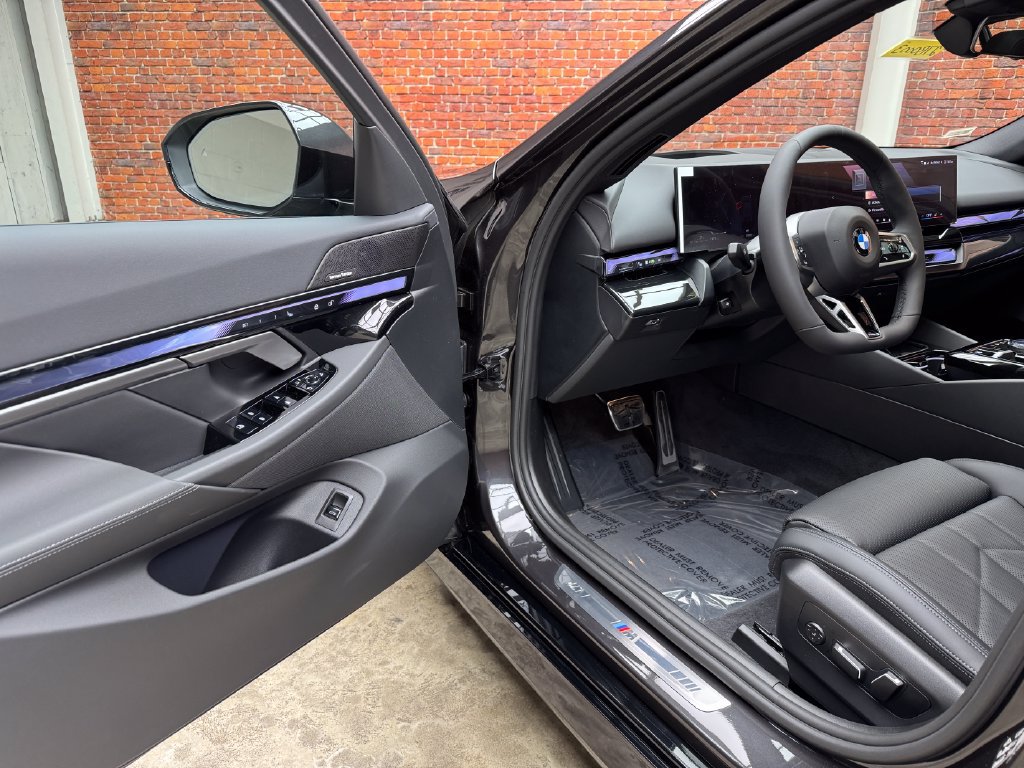 Used 2027 BMW 530i xDrive w/ M Sport Package AWD/4WD image 9