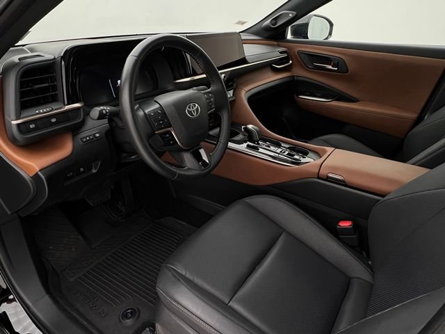 Used 2025 Toyota Crown Limited image 13