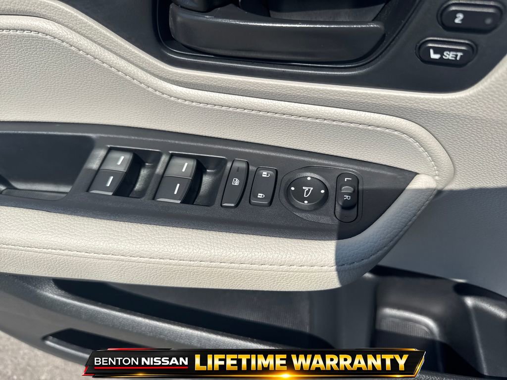 Used 2025 Honda Odyssey EX-L image 12