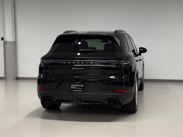 Certified 2025 Porsche Cayenne E-Hybrid w/ Premium Package Plus AWD/4WD image 7